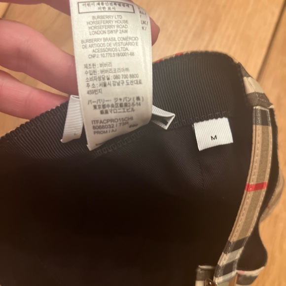 Burberry cap authentic medium - Picture 7 of 7